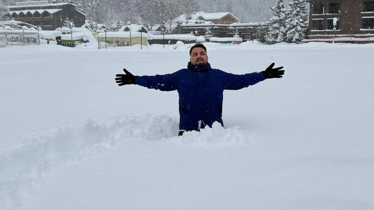 uzungolde-kar-1-metreyi-asti-gol-tamamen-dondu