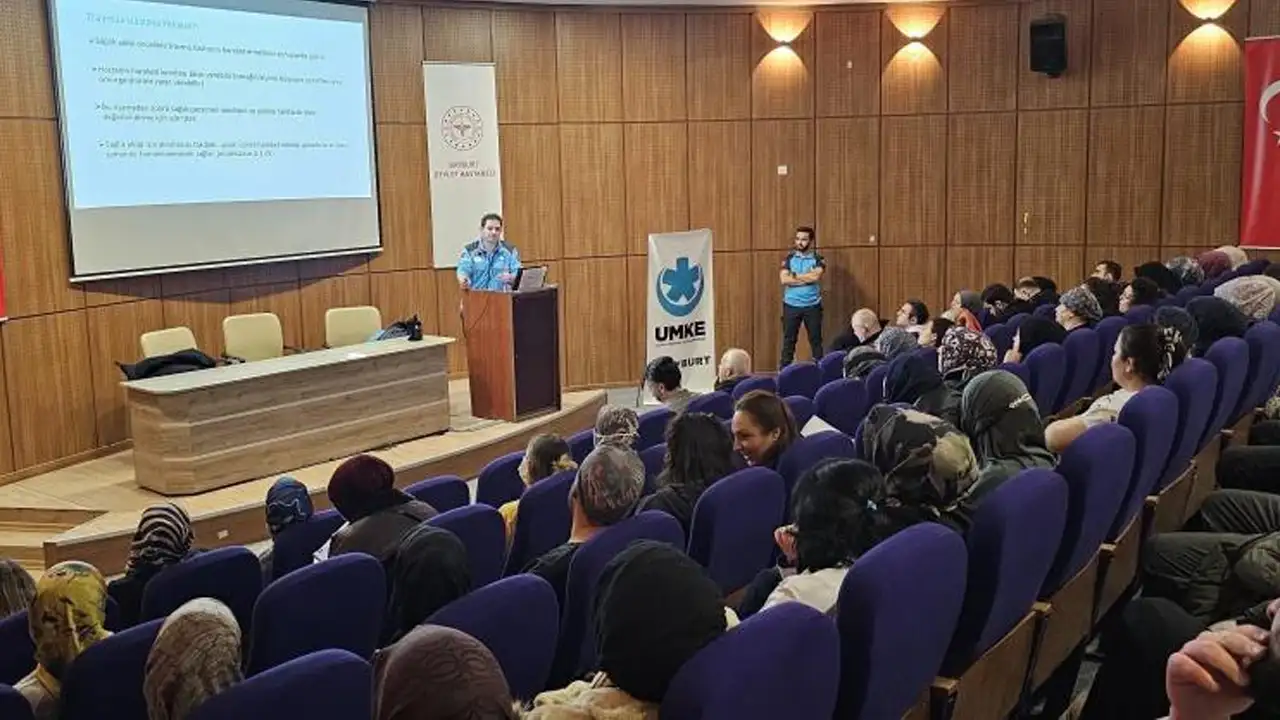 bayburtta-saglik-personeline-hastane-afet-bilinci-egitimi-verildi