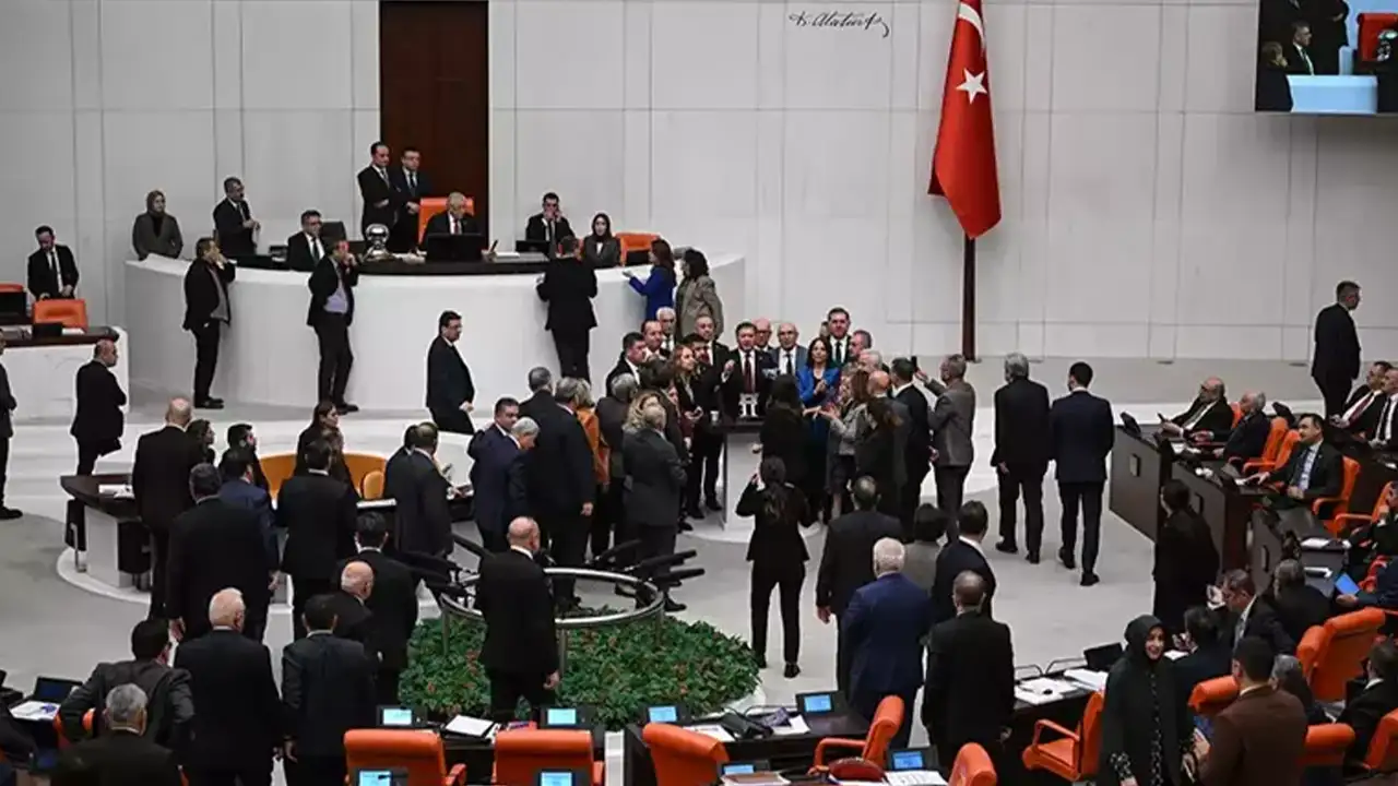 en-dusuk-emekli-ayligi-meclisten-gecti