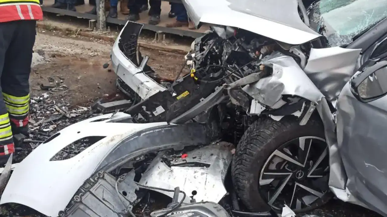 ordu-persembede-iki-otomobil-carpisti-5-yarali