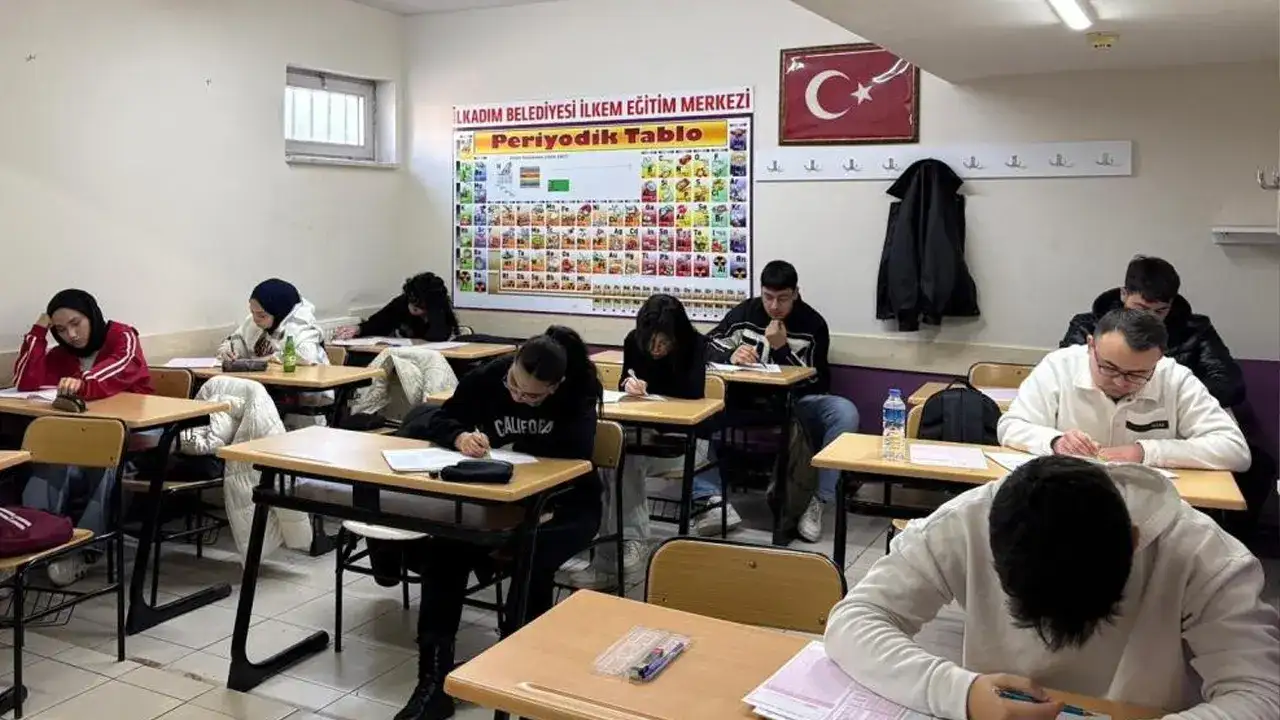 samsun-ilkadim-belediyesinden-ogrencilere-somestir-destegi