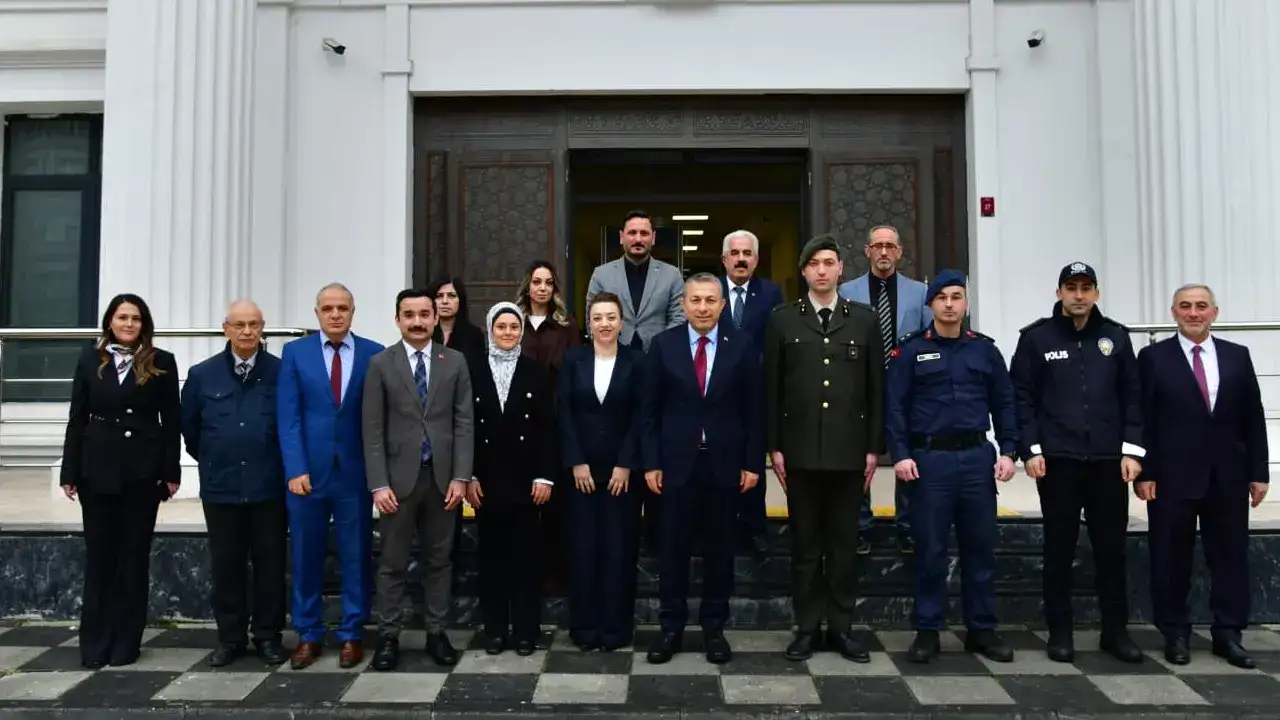 vali-sahinden-arakli-ve-sehit-ailesine-ziyaret