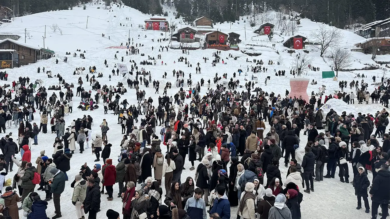 ayderde-kardan-adam-festivali-renkli-goruntulere-sahne-oldu