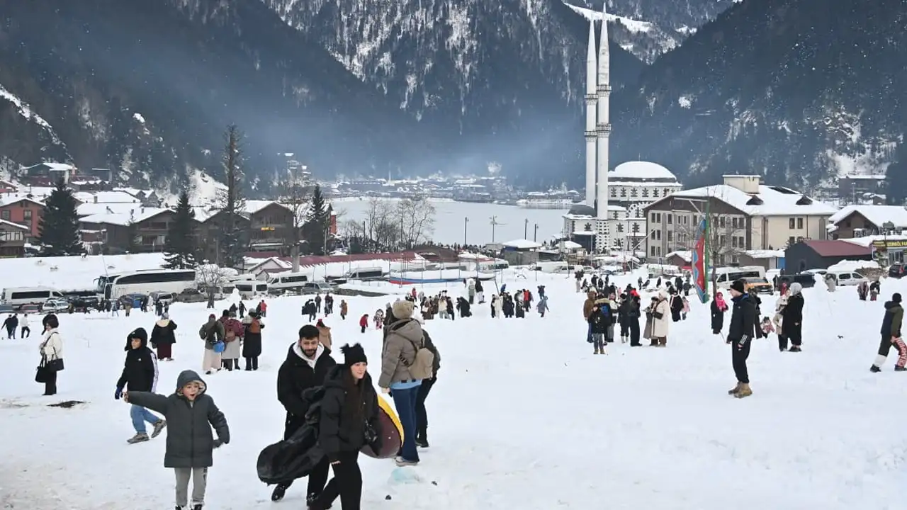 uzungol-kis-festivaline-binlerce-kisi-akin-etti