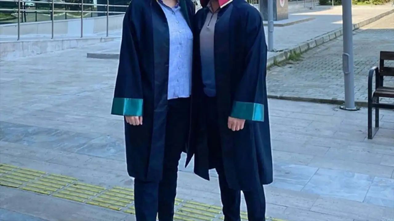 istanbulda-yok-artik-dedirten-dava-serum-alirken-basina-kedi-dustu