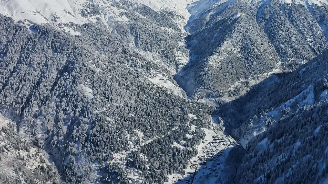 kackarlar-yabanci-kayakcilarin-gozdesi-oldu-heliski-sezonu-acildi