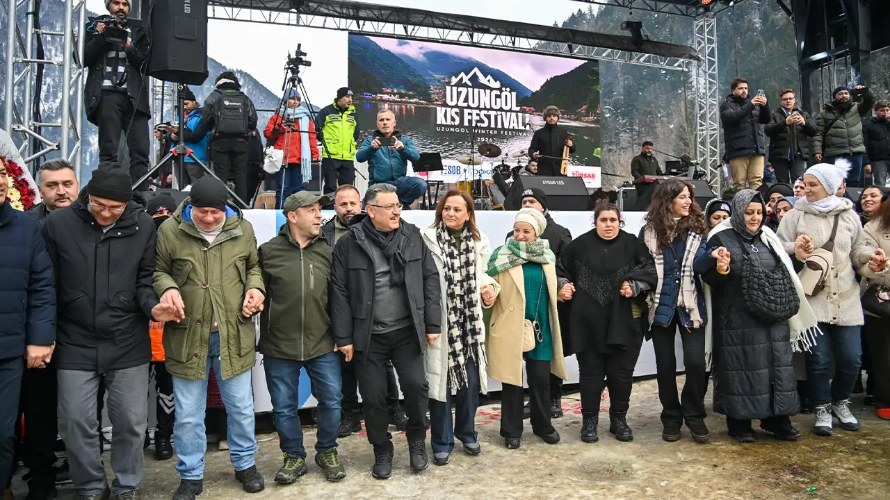 uzungolde-uc-gunde-100-bini-askin-ziyaretci-trabzon-organizasyon-gucunu-gosterdi