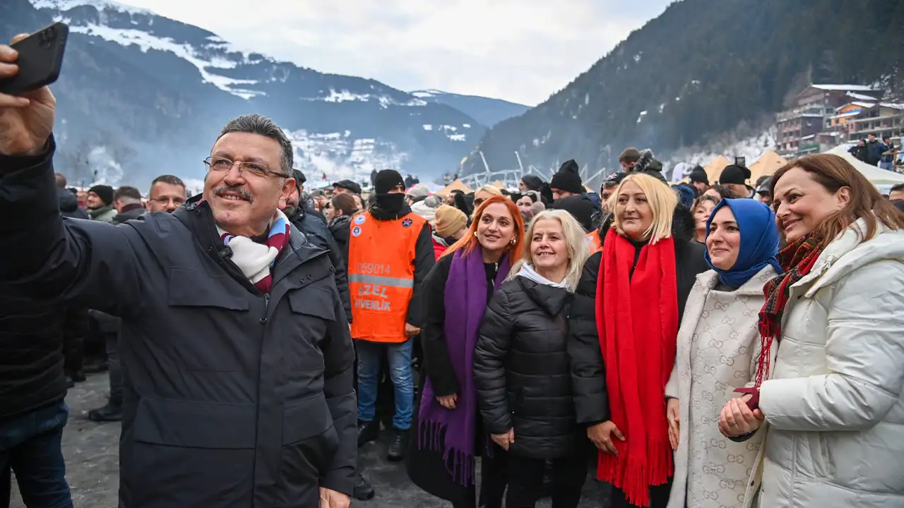 uzungolde-uc-gunde-100-bini-askin-ziyaretci-trabzon-organizasyon-gucunu-gosterdi