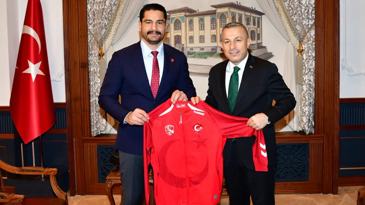 taha-akgulden-trabzonda-yogun-program-vali-sahin-ve-baskan-genci-ziyaret-etti