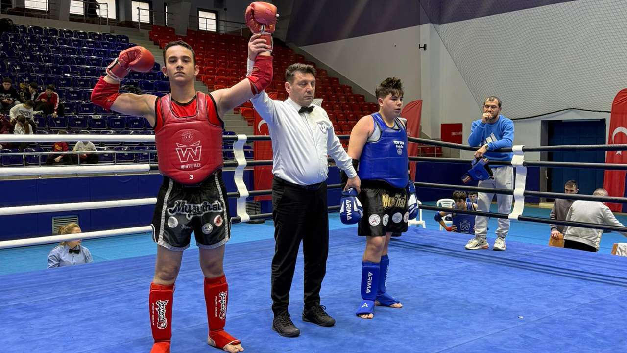 trabzon-muay-thai-takimi-orduda-firtina-gibi-esti-tam-41-madalya