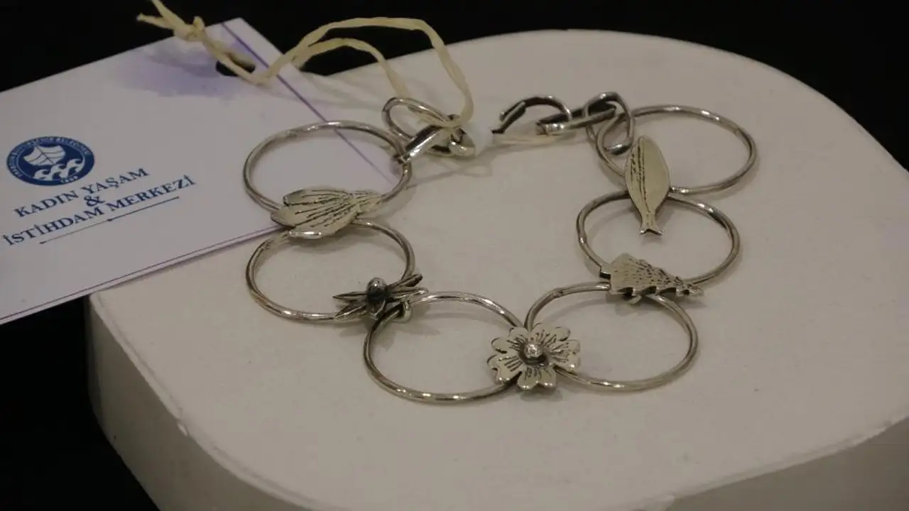 trabzonda-40-yasindan-sonra-meslegini-buldu-taki-tasarimcisi-oldu