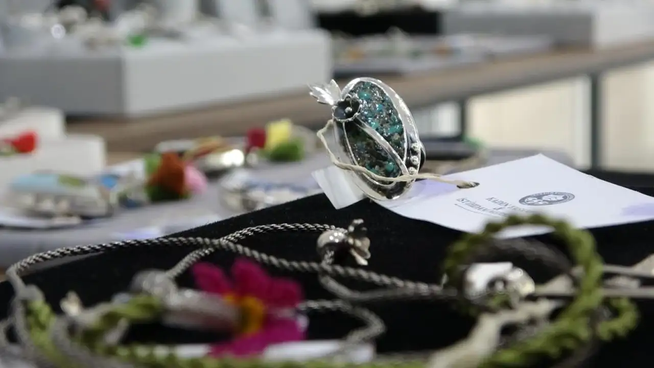 trabzonda-40-yasindan-sonra-meslegini-buldu-taki-tasarimcisi-oldu