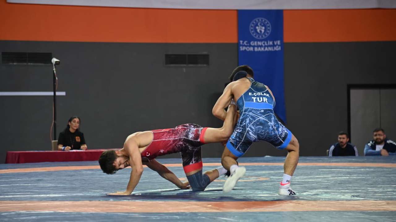 trabzonda-ahmet-metin-genc-gures