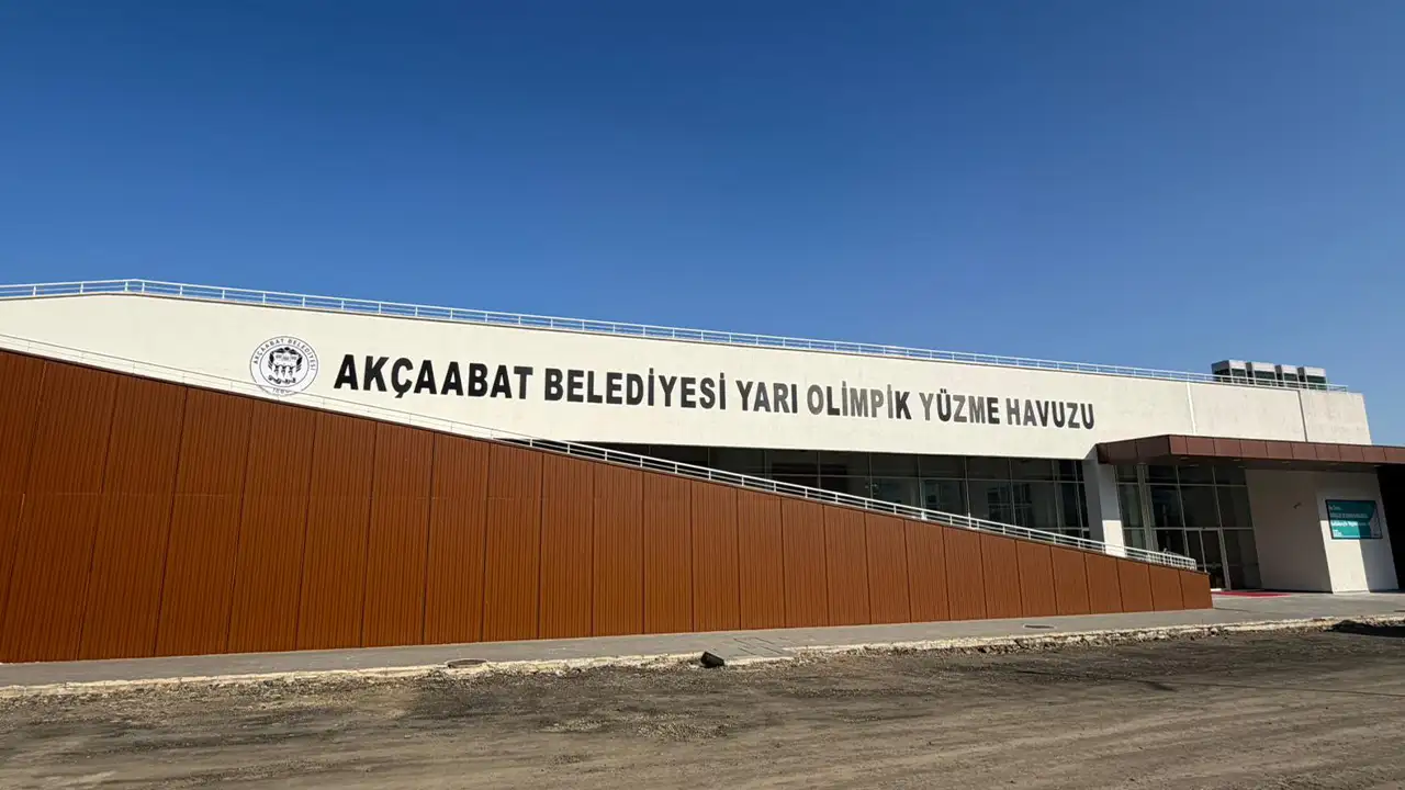 akcaabatta-yari-olimpik-yuzme-havuzu-hizmete-aciliyor