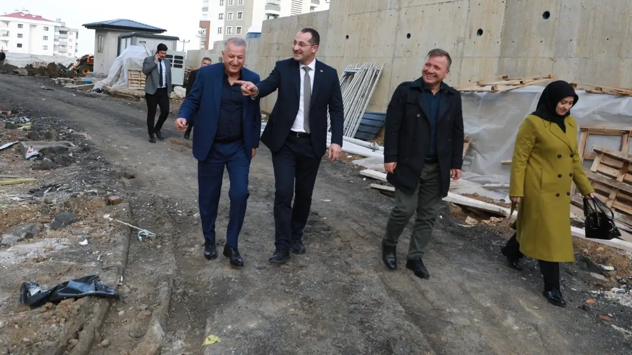 baskan-ekim-haci-sukran-colak-okulu-insaatini-yerinde-inceledi