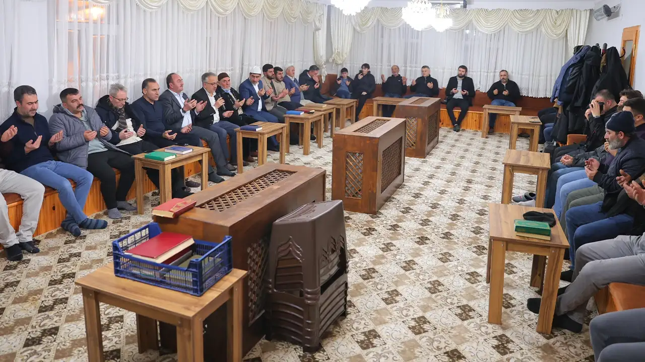 bayburt-koylerinde-asirlik-mukabele-gelenegi-yasatiliyor