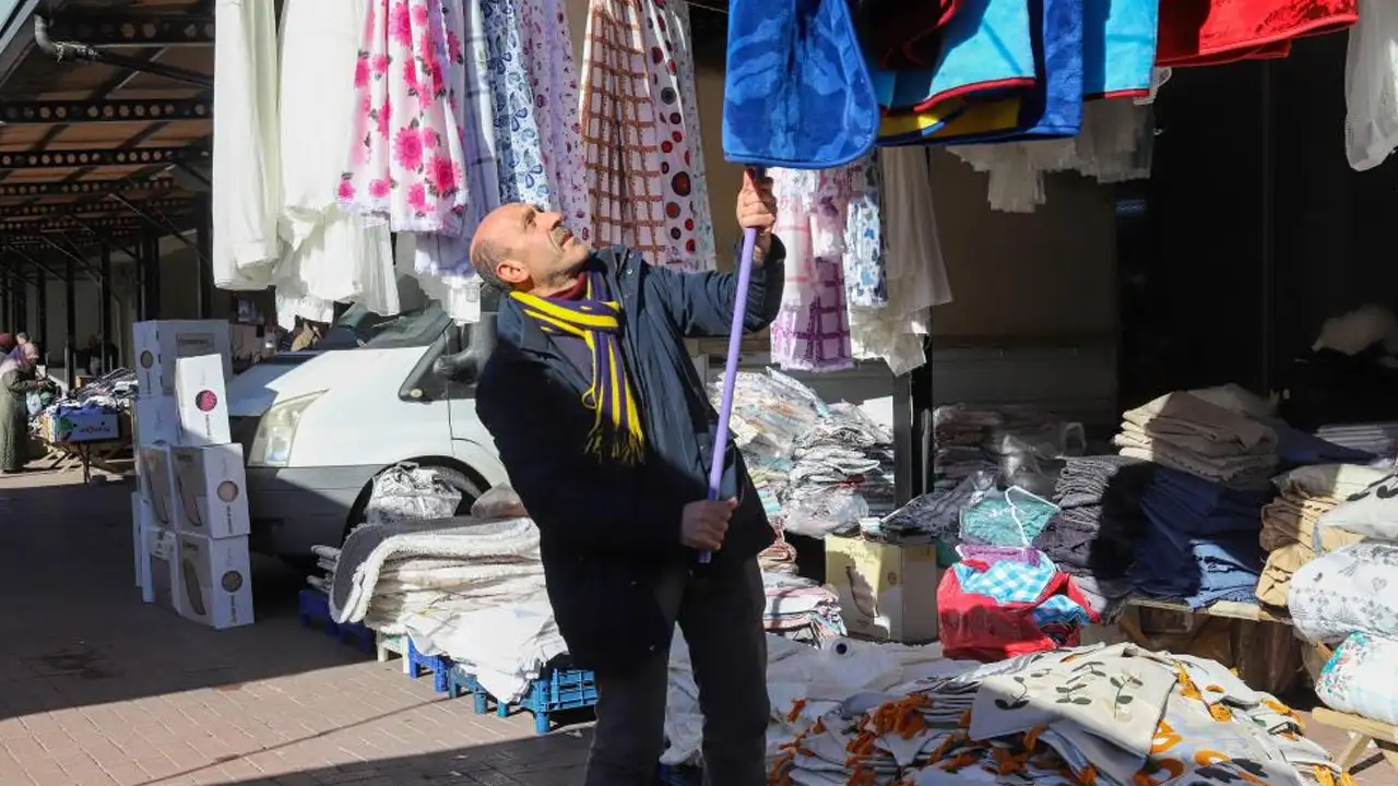 gumushanede-52-yillik-pazarcidan-altin-ogut-yemin-eden-esnaftan-mal-almayin