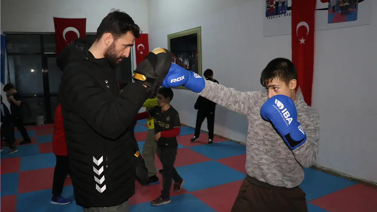 ortahisarda-dikkat-ceken-proje-cami-alti-spor-salonuna-donustu