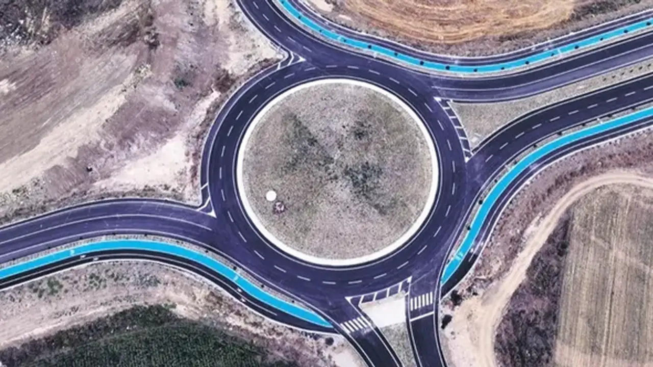 turkiyenin-bolunmus-yol-uzunlugu-rekor-seviyeye-cikti-dunya-cevresinin-yuzde-75ine-denk