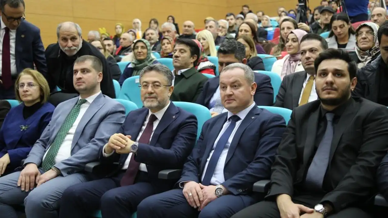 bakan-yumakli-artvinde-konustu-su-artik-hayati-bir-mesele