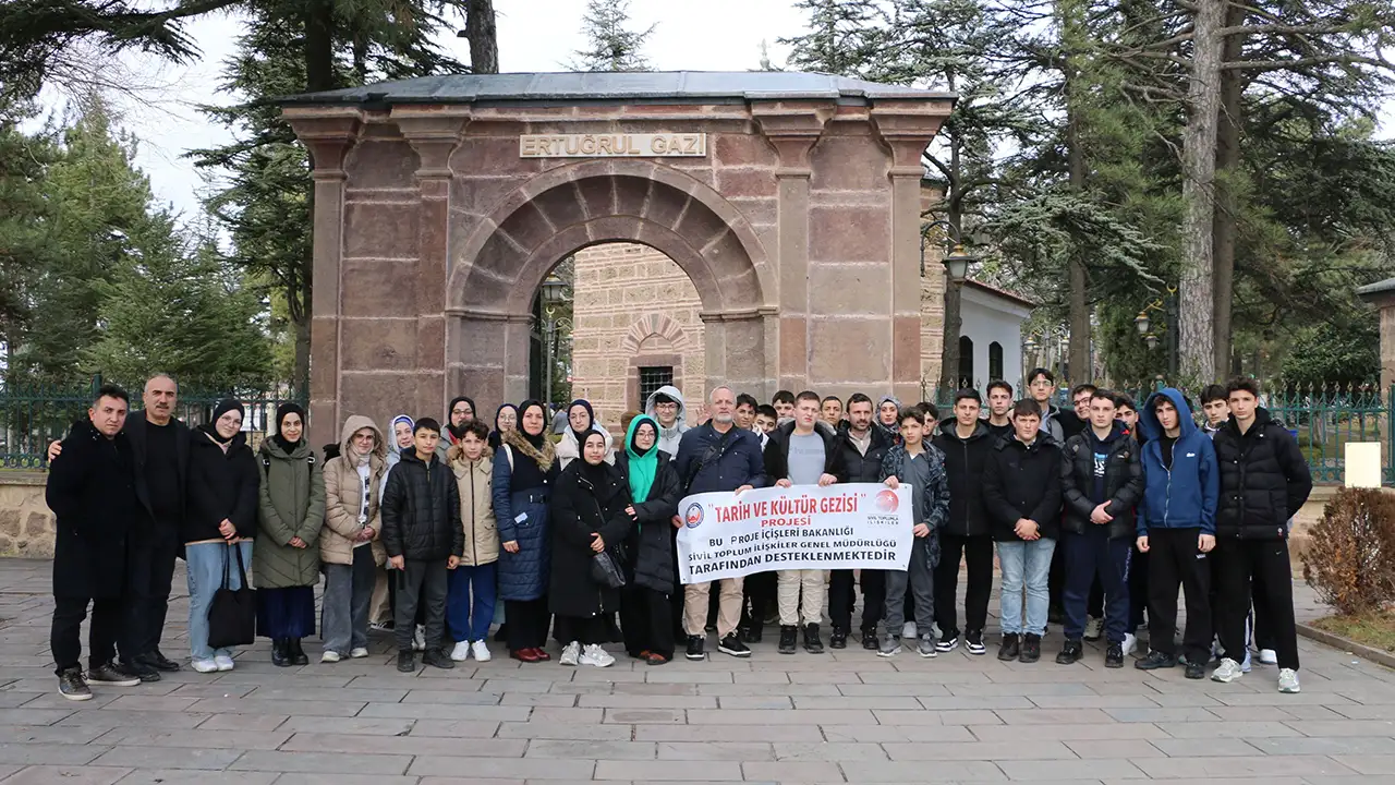 oflu-ogrenciler-tarih-ve-kultur-gezisiyle-dort-ili-gezdi