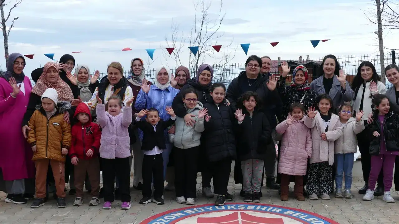 cilekli-dusler-koyu-ara-tatilde-cocuklarin-gozdesi-oldu