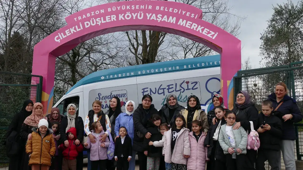 cilekli-dusler-koyu-ara-tatilde-cocuklarin-gozdesi-oldu