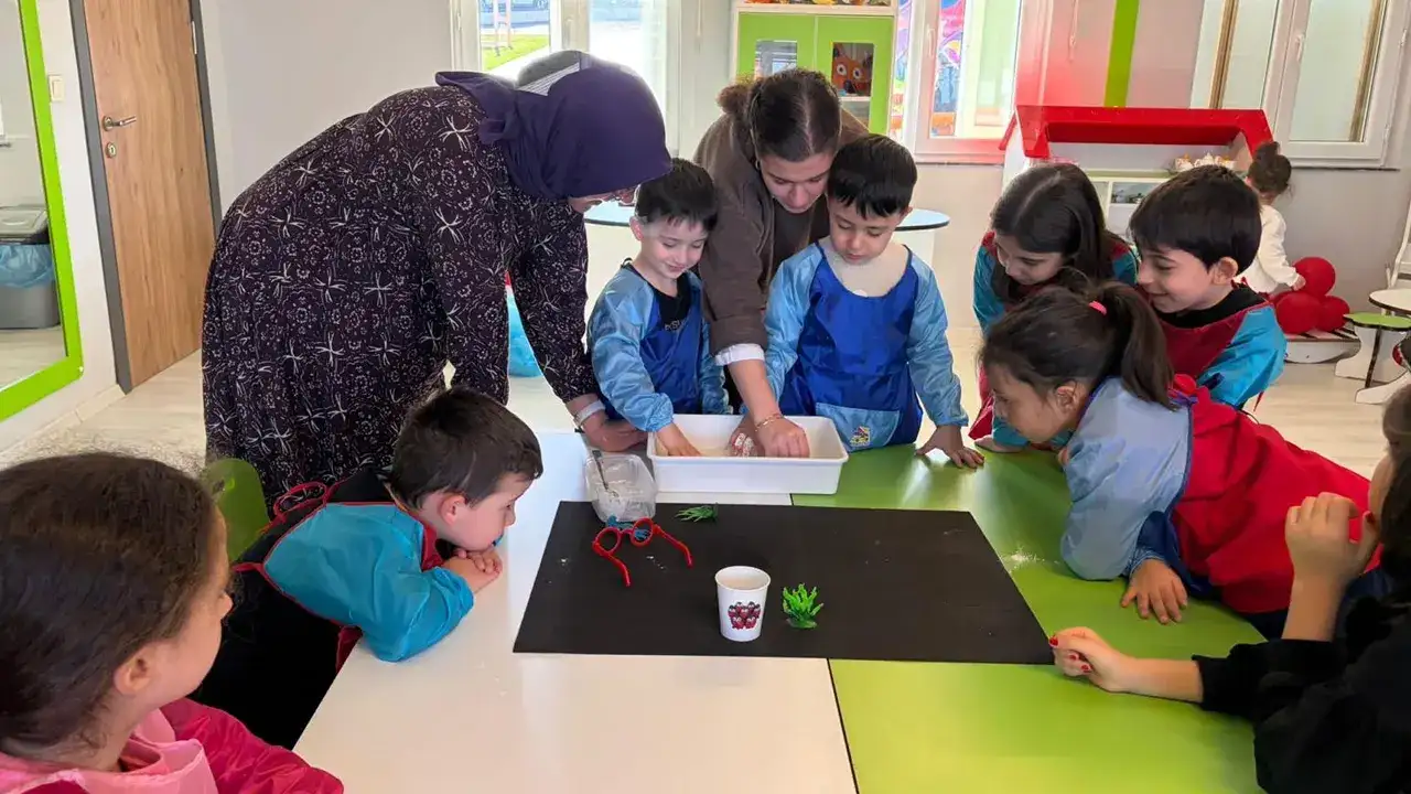 cilekli-dusler-koyu-ara-tatilde-cocuklarin-gozdesi-oldu