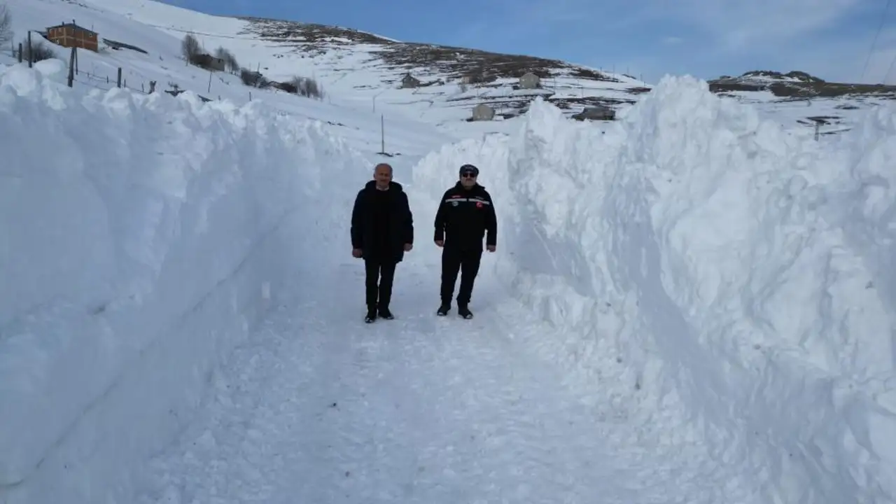 giresunun-bektas-yaylasi-kar-altinda-kalinlik-yer-yer-25-metreye-ulasti