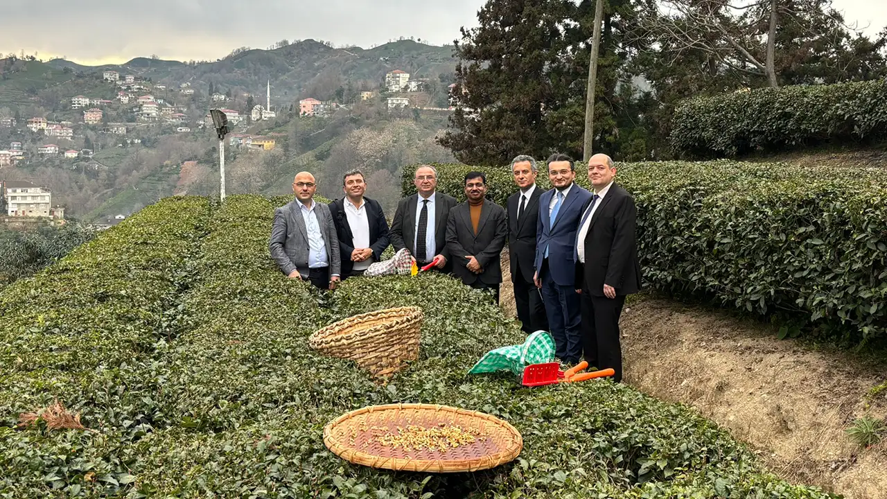 hindistanin-turkiye-buyukelcisi-rizede-gunde-7-8-bardak-cay-iciyorum