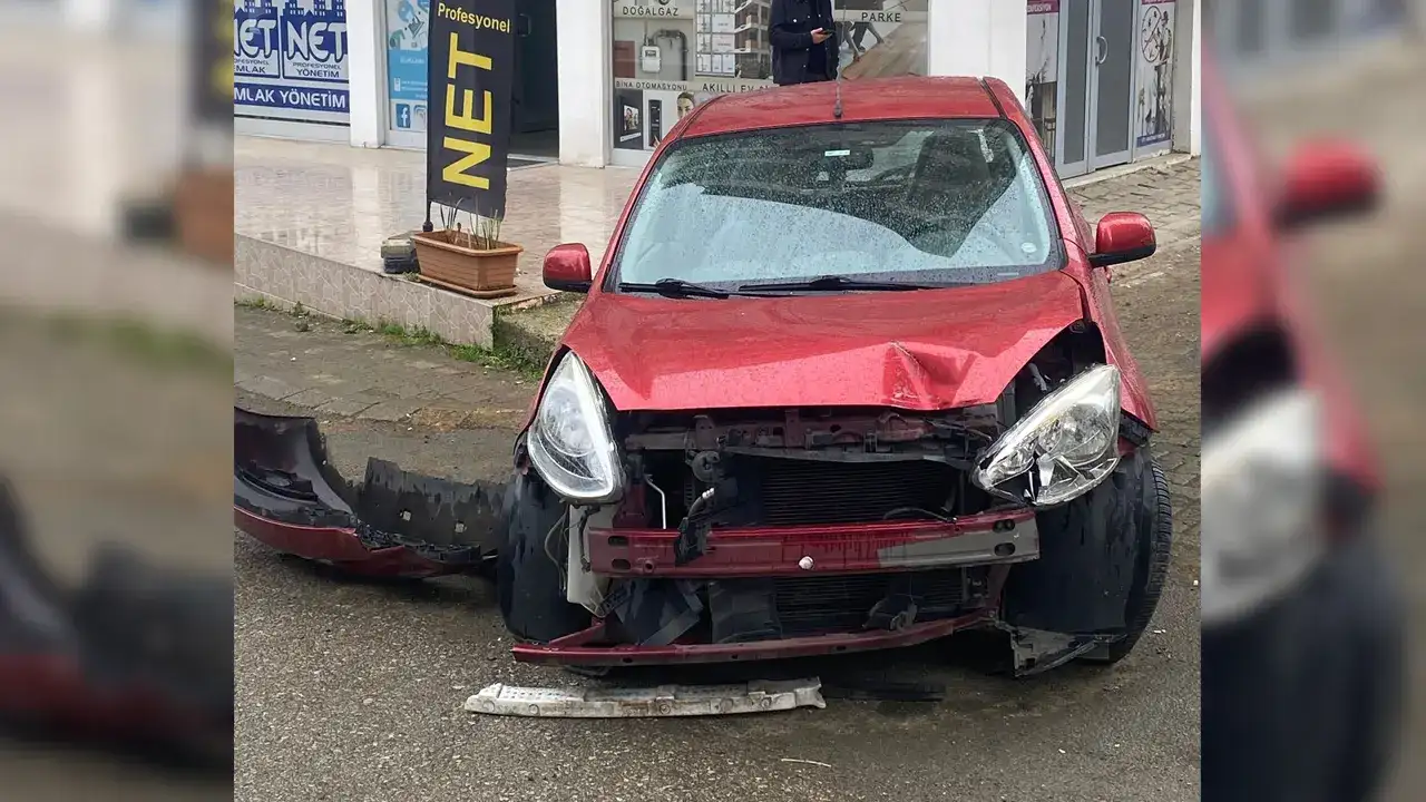 sogutlude-korkutan-kaza-otomobil-trafoya-girdi