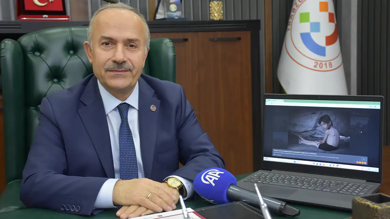 trabzon-universitesi-rektoru-asikkutlu-aanin-yilin-kareleri-oylamasina-katildi