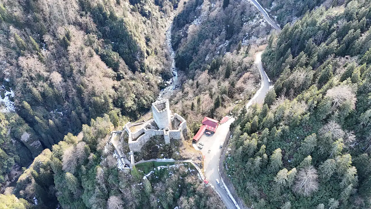 zil-kaleye-ziyaretci-akini-1-yilda-181-bin-kisi-gezdi