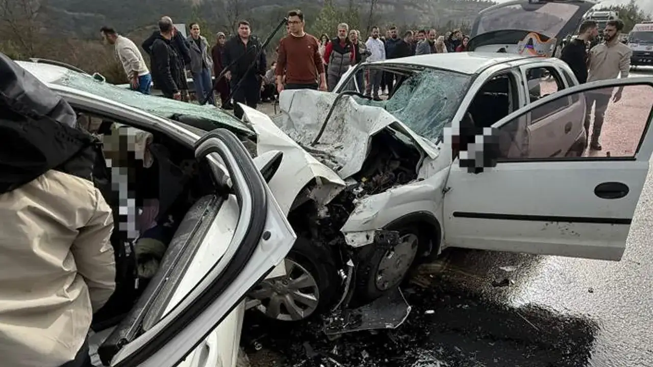 antalya-isparta-yolunda-feci-kaza-6-olu-6-yarali