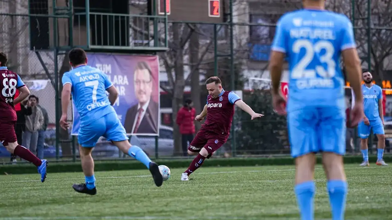 ortahisar-belediyesinin-burs-kampanyasina-destek-suruyor-sahaya-gencler-icin-ciktilar