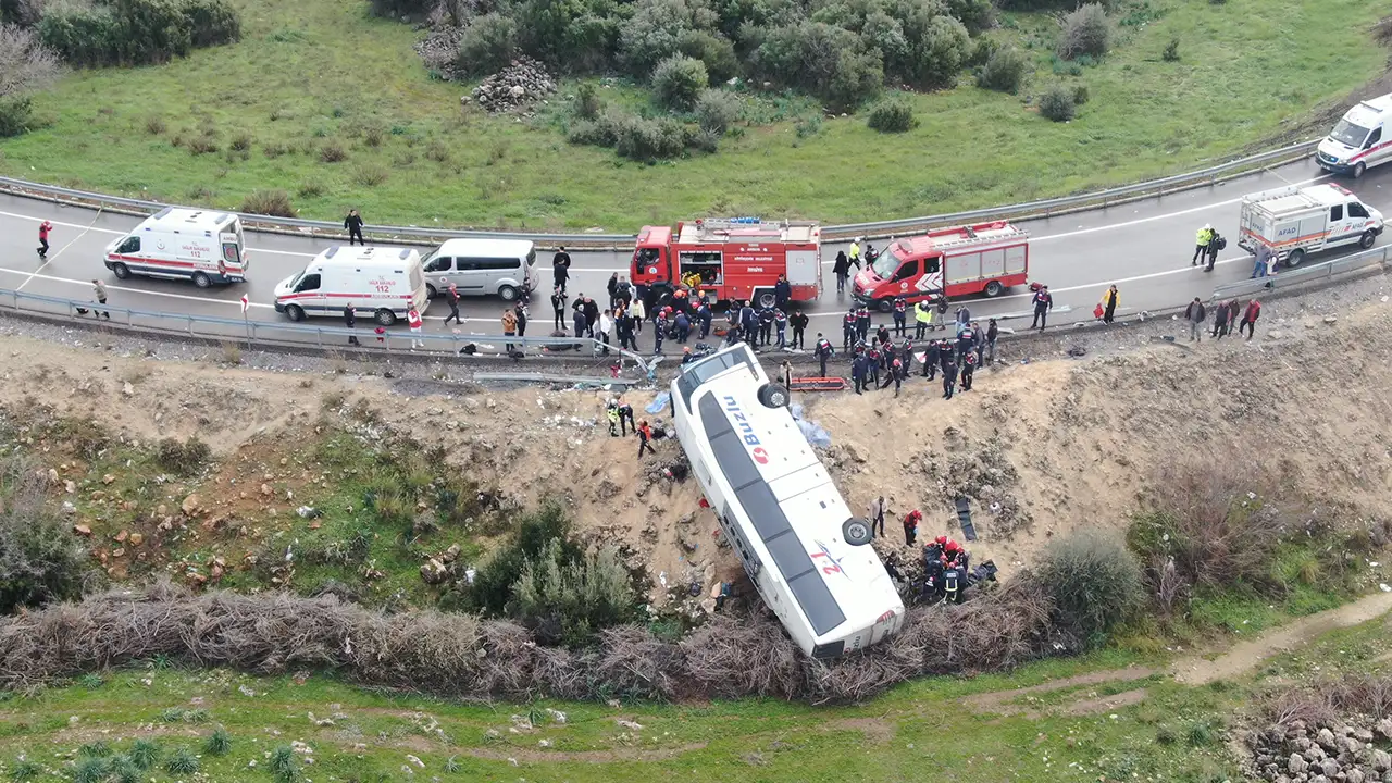 antalyadan-pes-pese-aci-haberler-geldi-katliam-gibi-2-kazada-17-olu-25-yarali