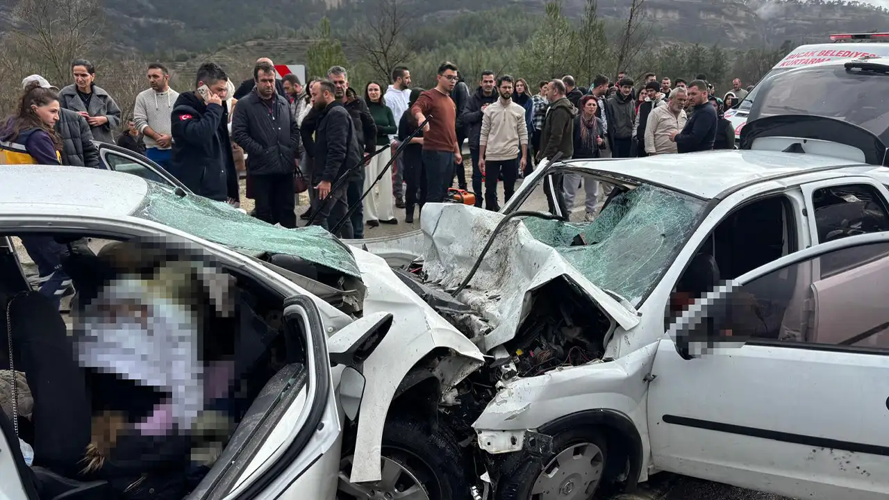 antalyadan-pes-pese-aci-haberler-geldi-katliam-gibi-2-kazada-17-olu-25-yarali