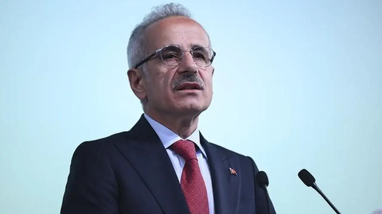 bakan-uraloglundan-samsuntrabzonsarp-demir-yolu-aciklamasi-bolgeye-katki-sunacak