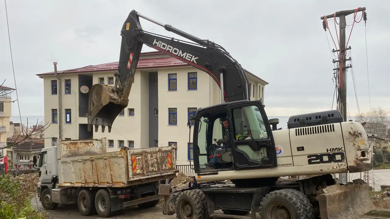 surmene-belediyesinden-mahallelerde-yogun-mesai-iskele-alt-gecidi-yenilendi