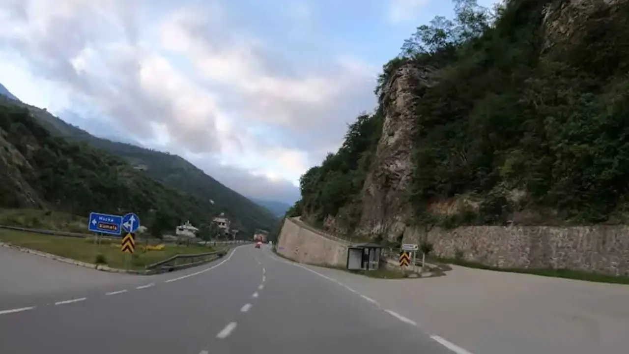 trabzonmacka-hattinda-calisma-var-bolunmus-yol-tek-seride-indi