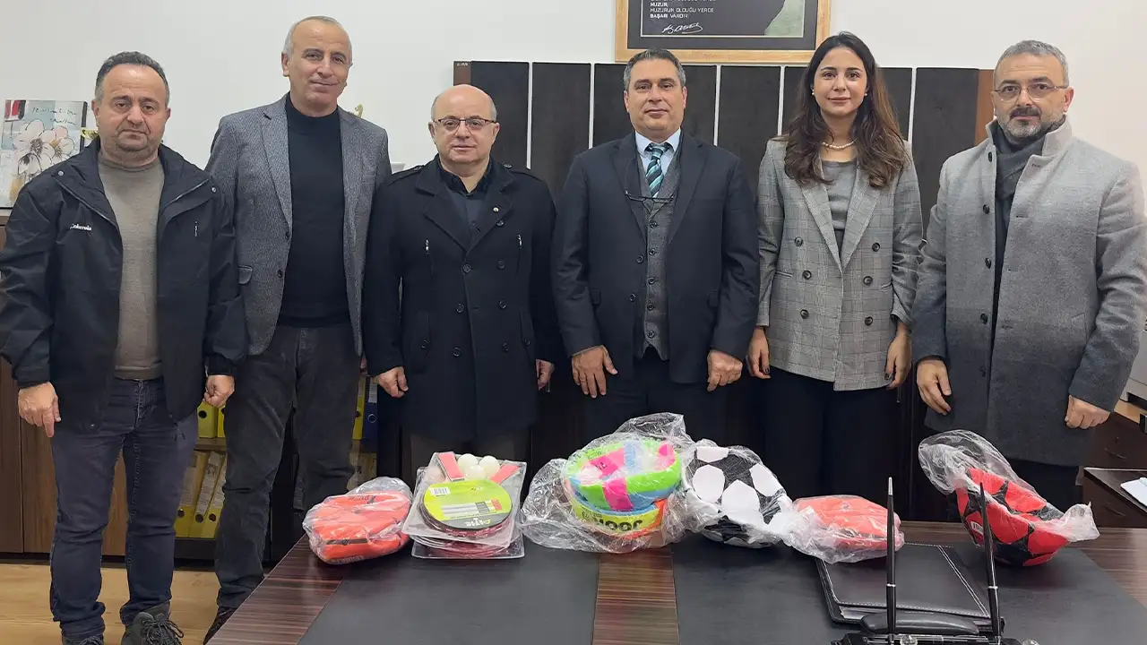 artvinspor-yonetiminden-vakifbank-ilkokuluna-ziyaret