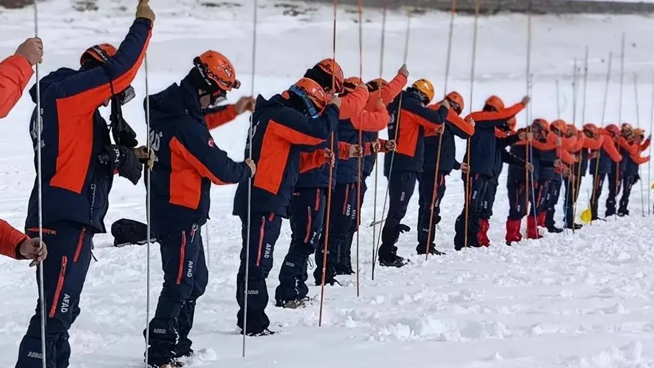 bayburt-afad-ekibi-vandaki-cig-egitimine-katildi