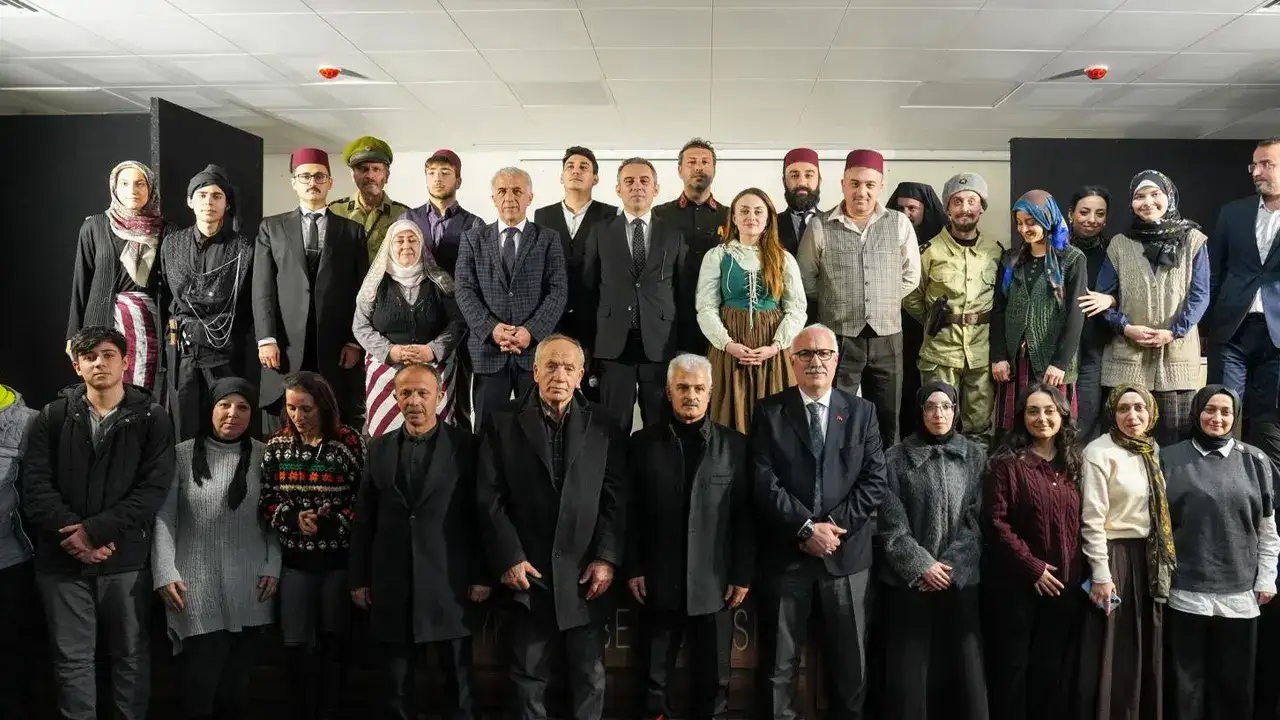 buyuksehir-sehir-tiyatrosu-ilcelerde-perde-aciyor