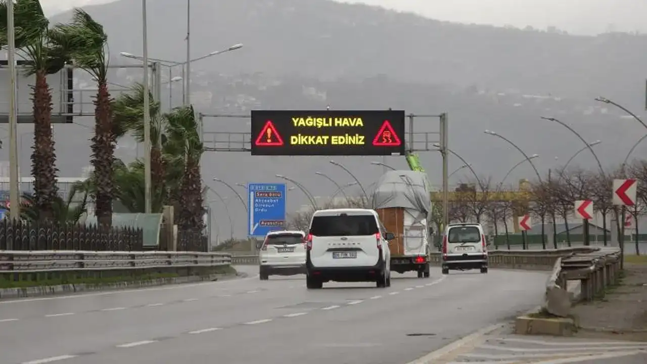 dogu-karadenizde-firtina-hayati-olumsuz-etkiliyor