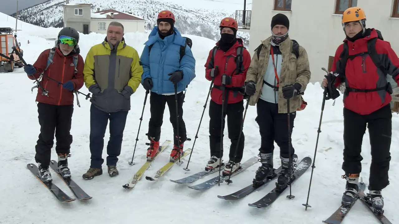 karadenizin-zirvesinde-ilk-kez-yapildi-mesoras-yaylasinda-dag-kayagi