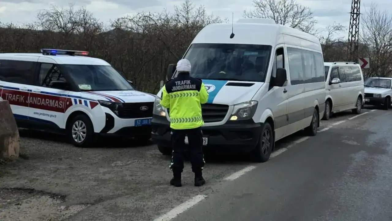 orduda-jandarma-denetimlerinde-21-supheli-tutuklandi