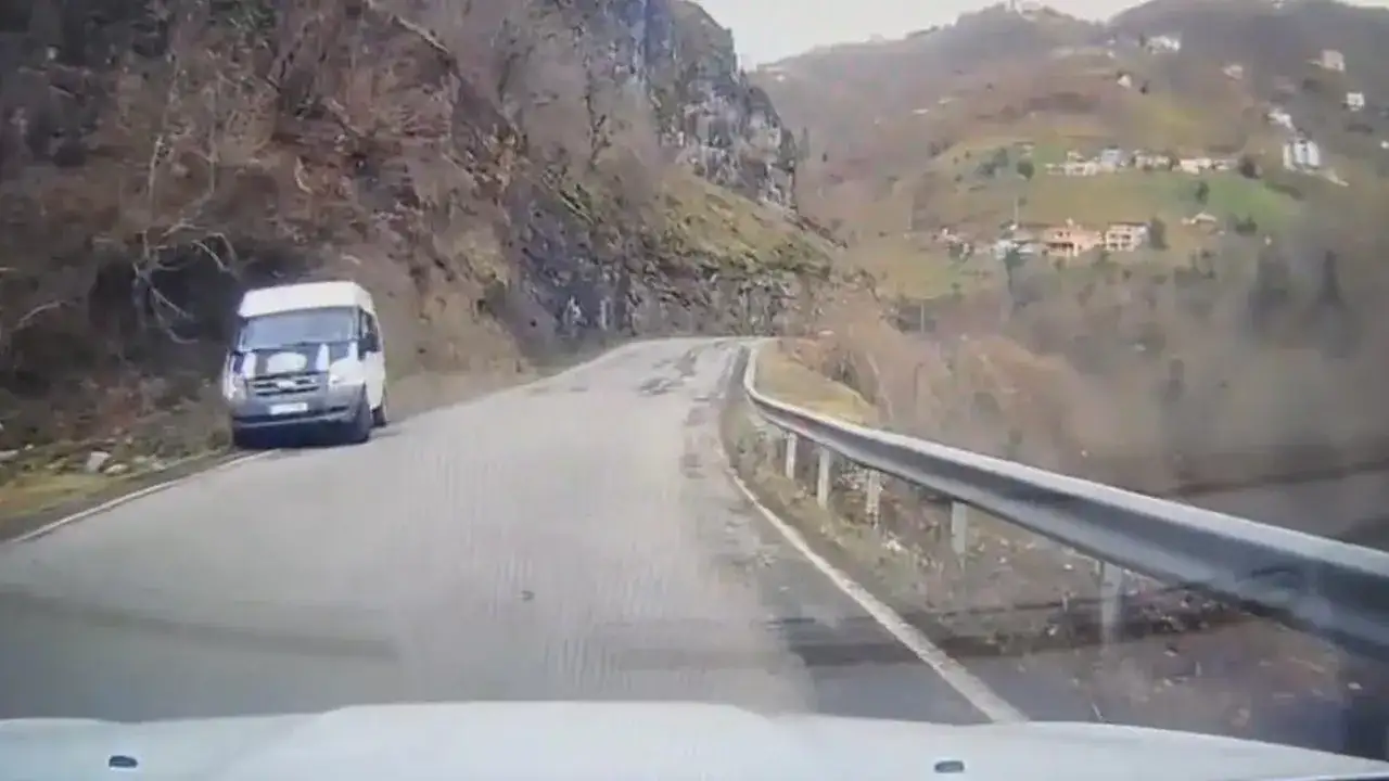 trabzonda-ogrenci-servisi-kazasi-kamerada