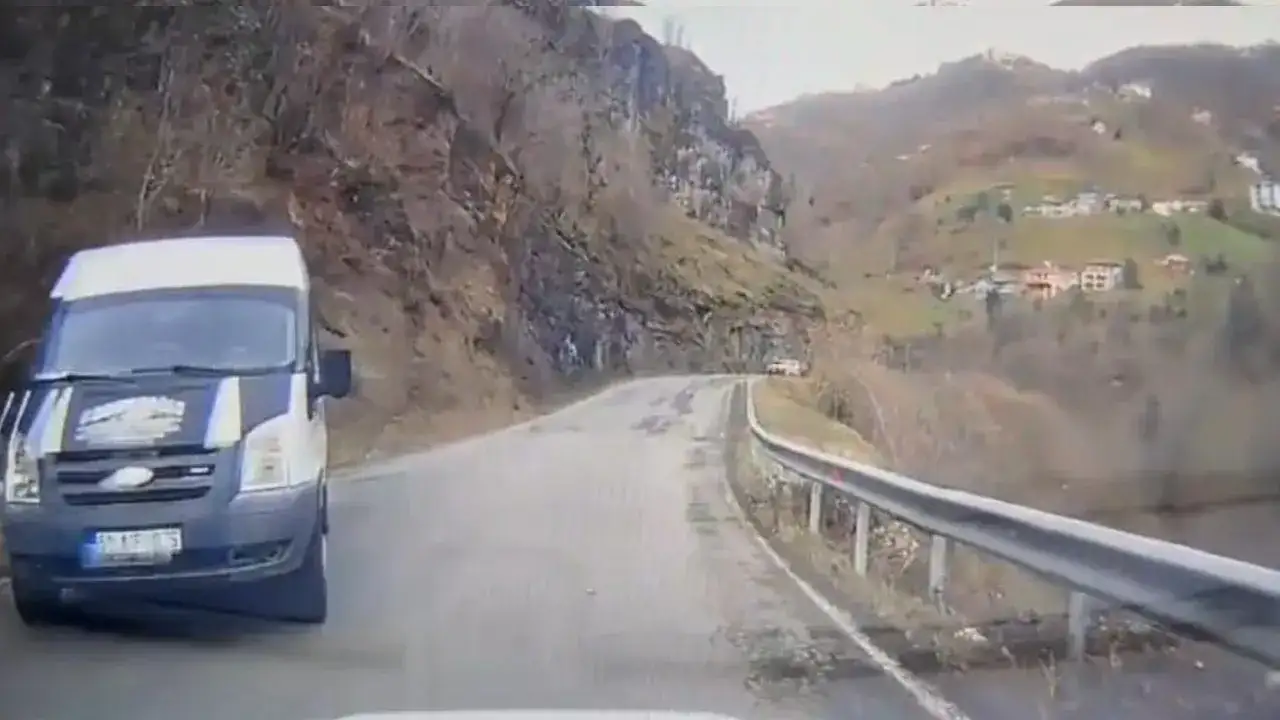 trabzonda-ogrenci-servisi-kazasi-kamerada