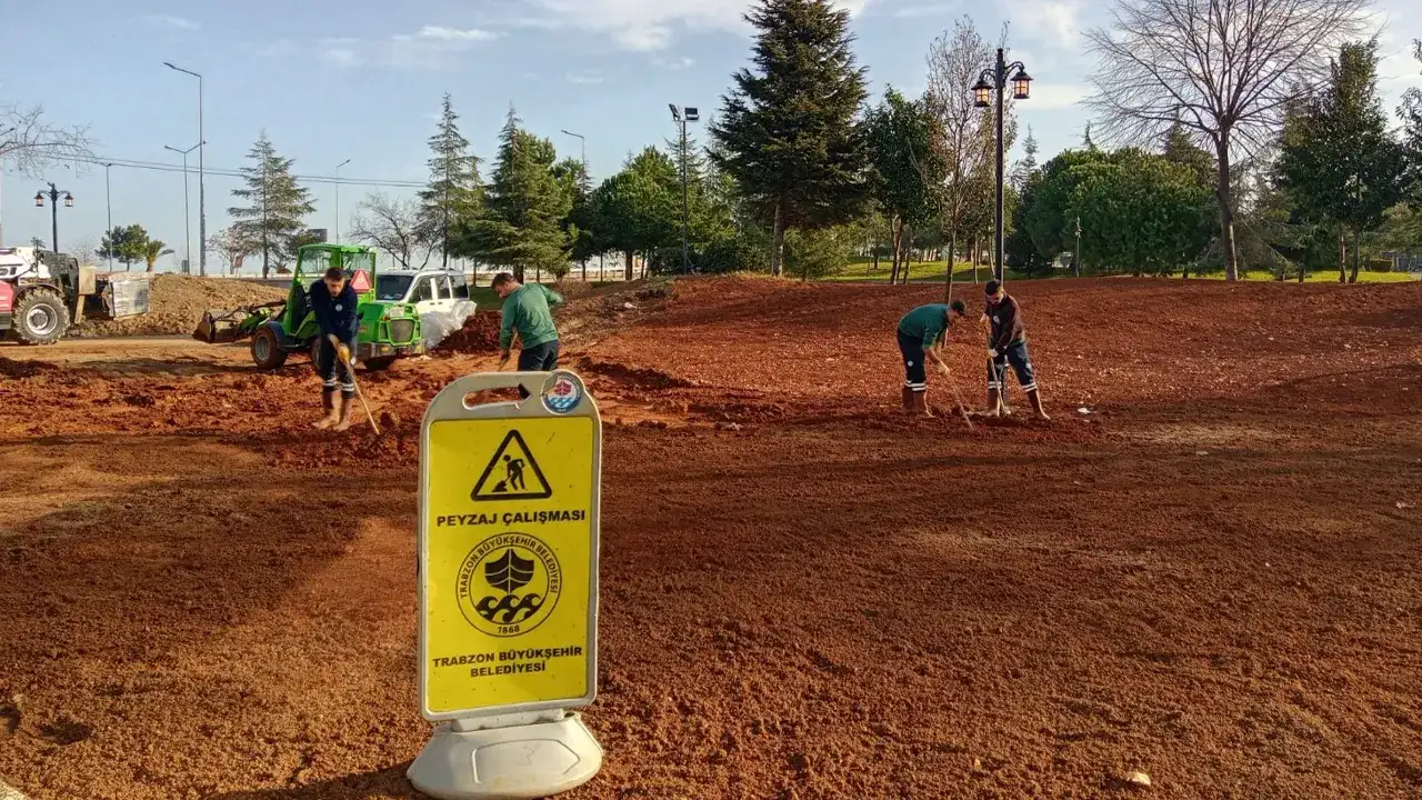trabzonda-yesil-alan-hamlesi-milyonlarca-bitki-toprakla-bulustu
