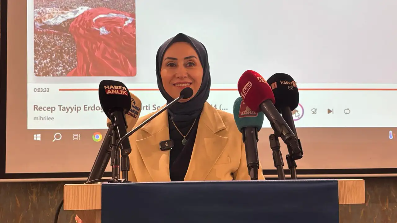 ak-parti-kadin-kollari-trabzonda-toplandi-vefa-istisare-ve-gelecek-masaya-yatirildi